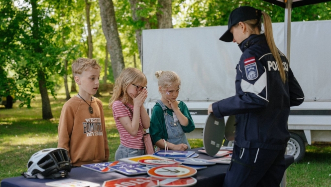 Policija