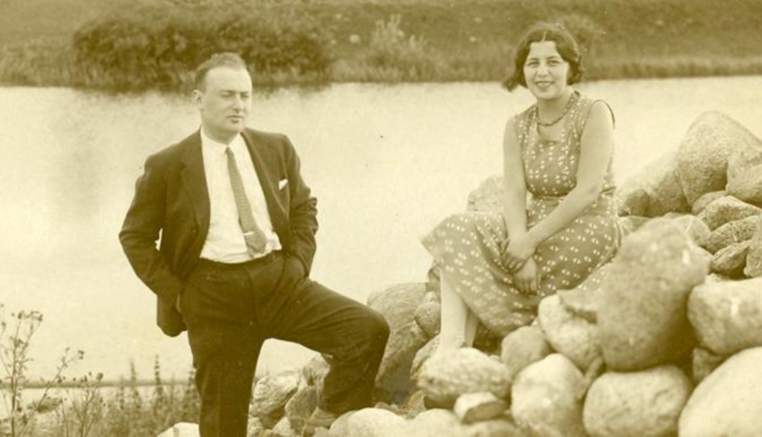 Ārsts  Ābrams Levinšteins ar sievu Lea (1909-1941). Pāvilostā ap 1939. gadu.