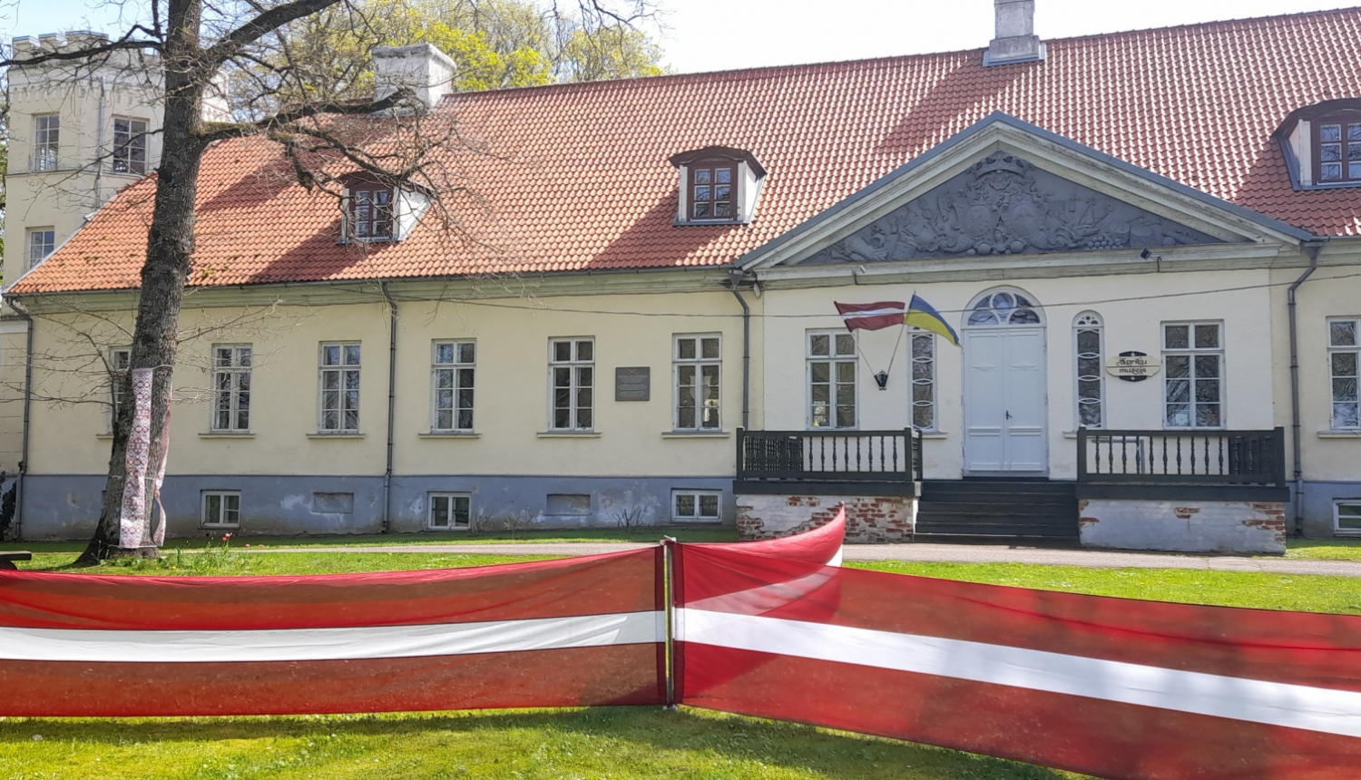 Apriķu muiža