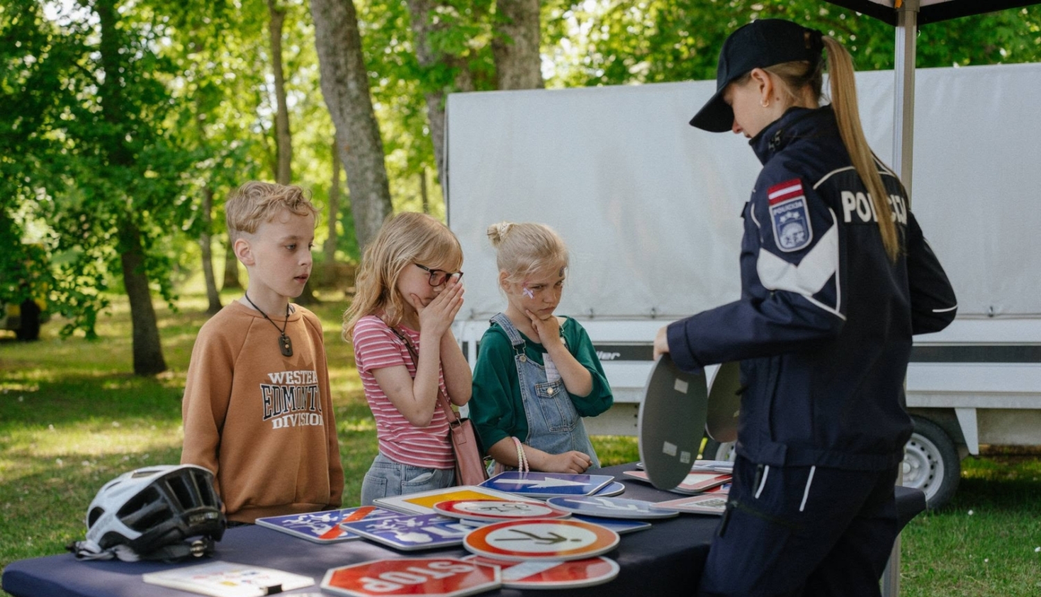 Policija