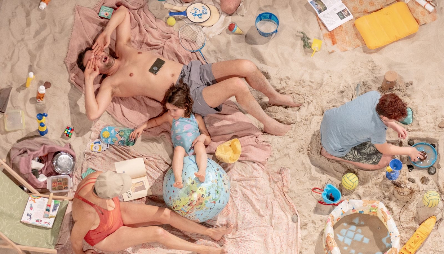 sun_sea_opera-performance_by_rugile_barzdziukaite_vaiva_grainyte_lina_lapelyte_the_former_taxi_park_in_vilnius