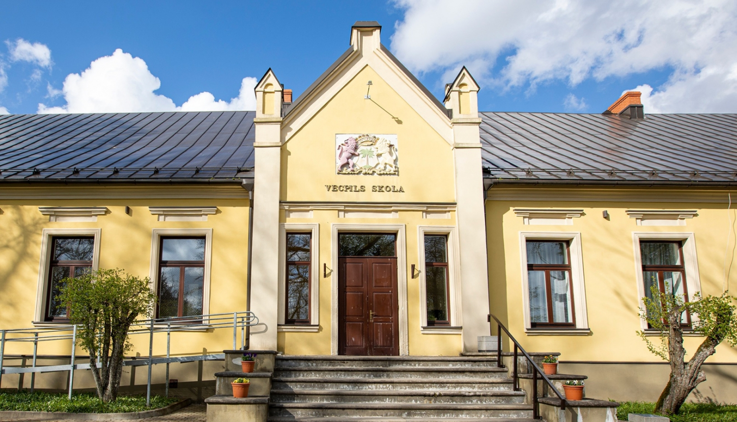 Vecpils skola