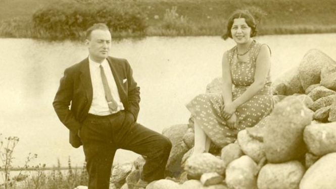 Ārsts  Ābrams Levinšteins ar sievu Lea (1909-1941). Pāvilostā ap 1939. gadu.