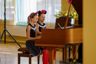 “Mazpilsētu un lauku mūzikas skolu audzēkņu klavieru duetu un mazo kameransambļu konkurss – festivāls” Nīcā