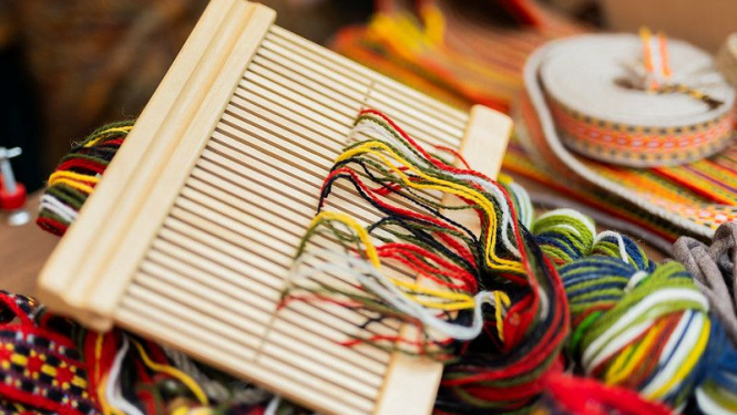 Grāmatzīmes aušana