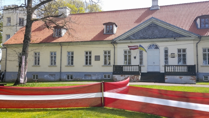 Apriķu muiža