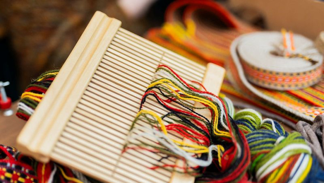 Grāmatzīmes aušana