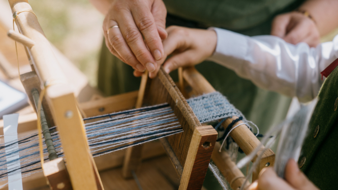 auž uz mazām stelēm