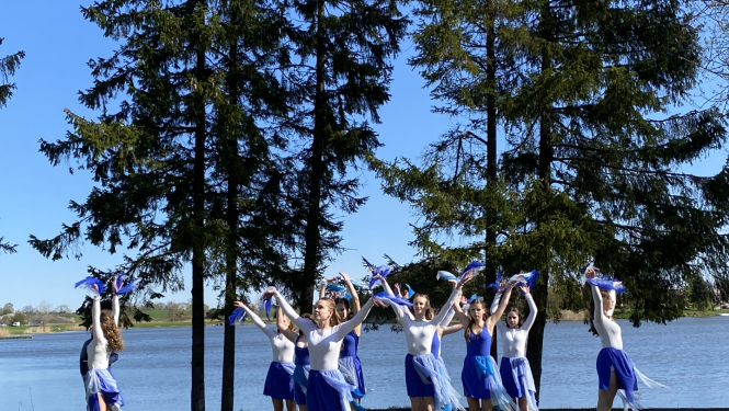 Vērgales dīķa modināšana ar dejotāju ansambli