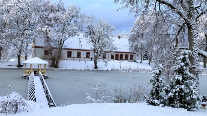 Apriki - tautas nams