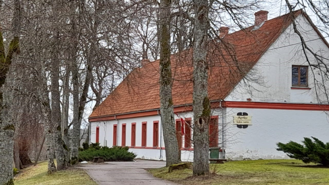 Apriki - tautas nams