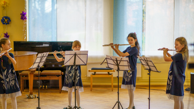 “Mazpilsētu un lauku mūzikas skolu audzēkņu klavieru duetu un mazo kameransambļu konkurss – festivāls” Nīcā