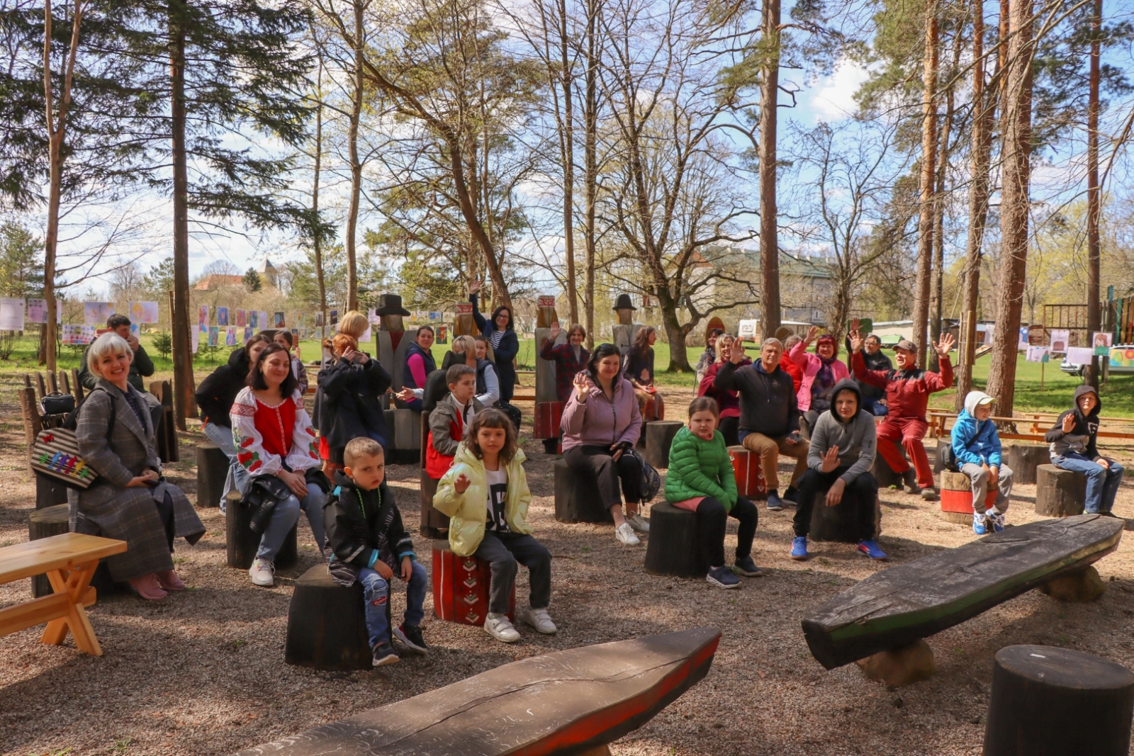 Gramzdas mežaparkā atklāta jauna izstāde