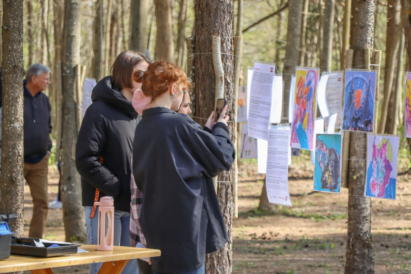 Gramzdas mežaparkā atklāta jauna izstāde