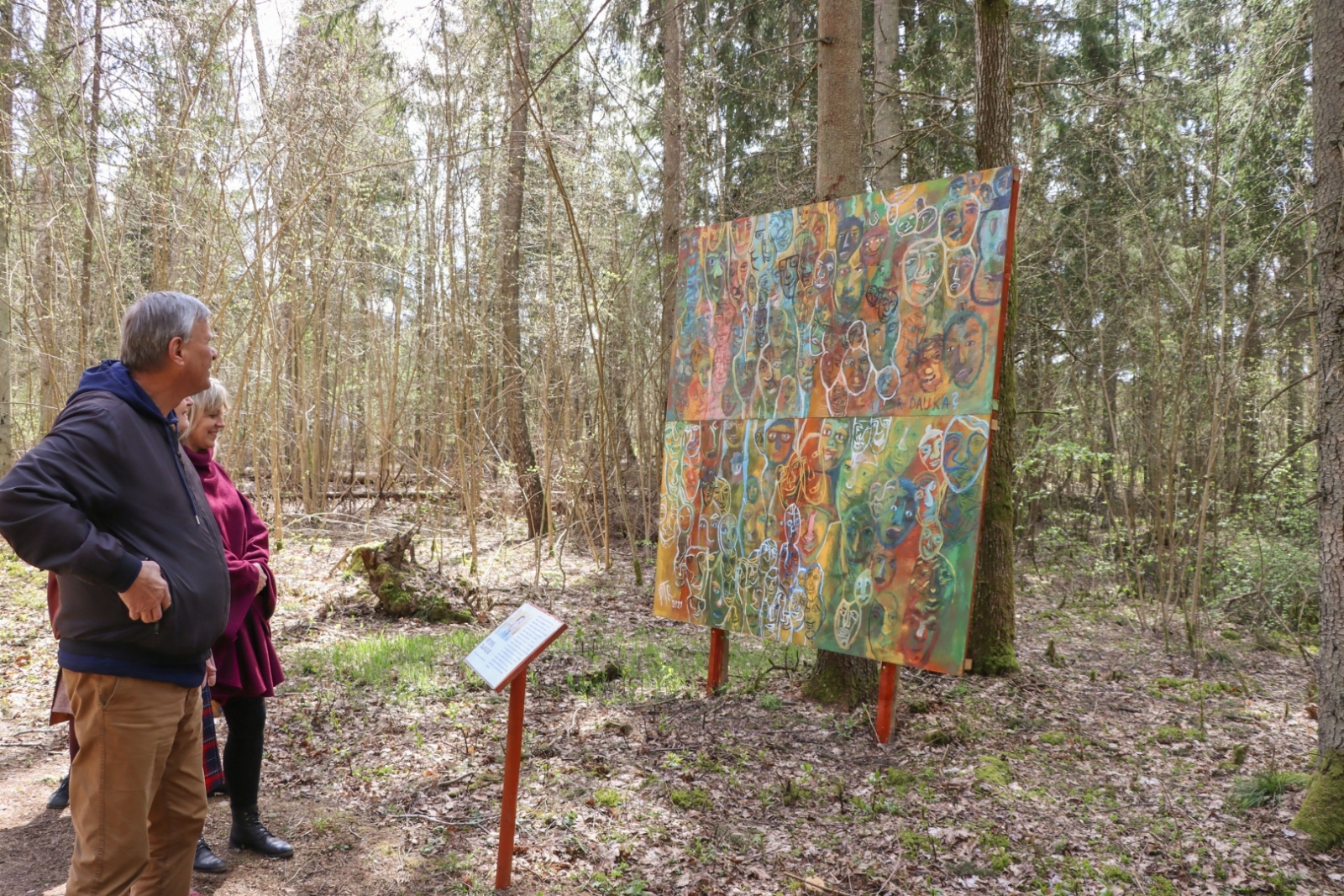 Gramzdas mežaparkā atklāta jauna izstāde