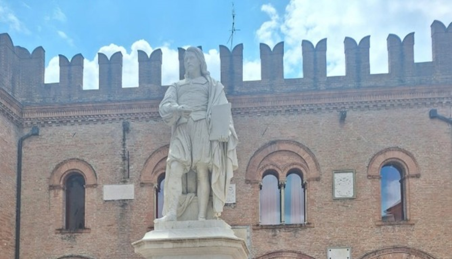 1.attēls. Tikšanās pie Cento pašvaldības pamatēkas