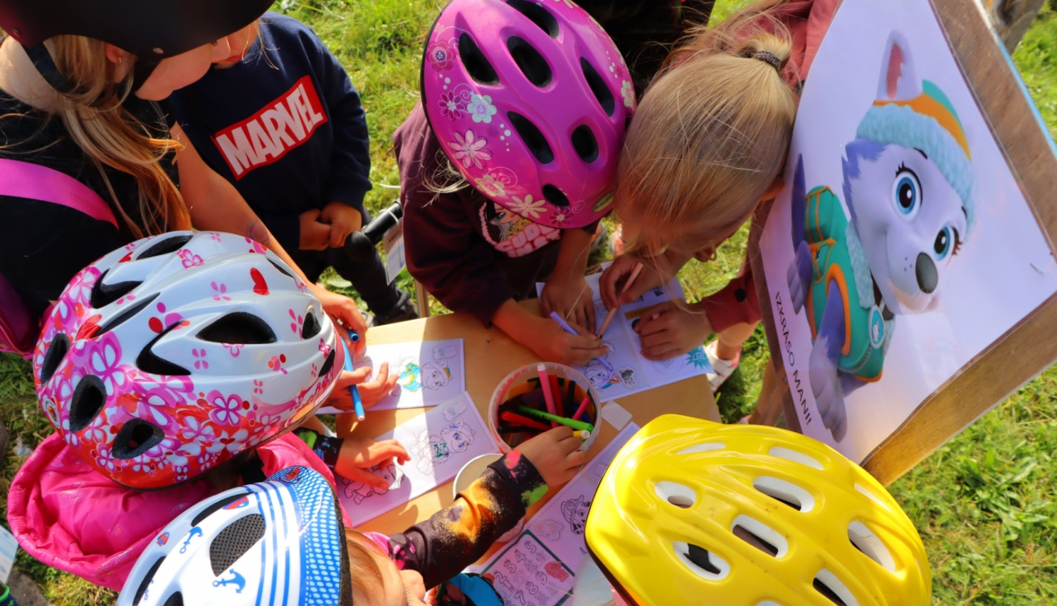 Priekulē aizvadīta velo-foto orientēšanās