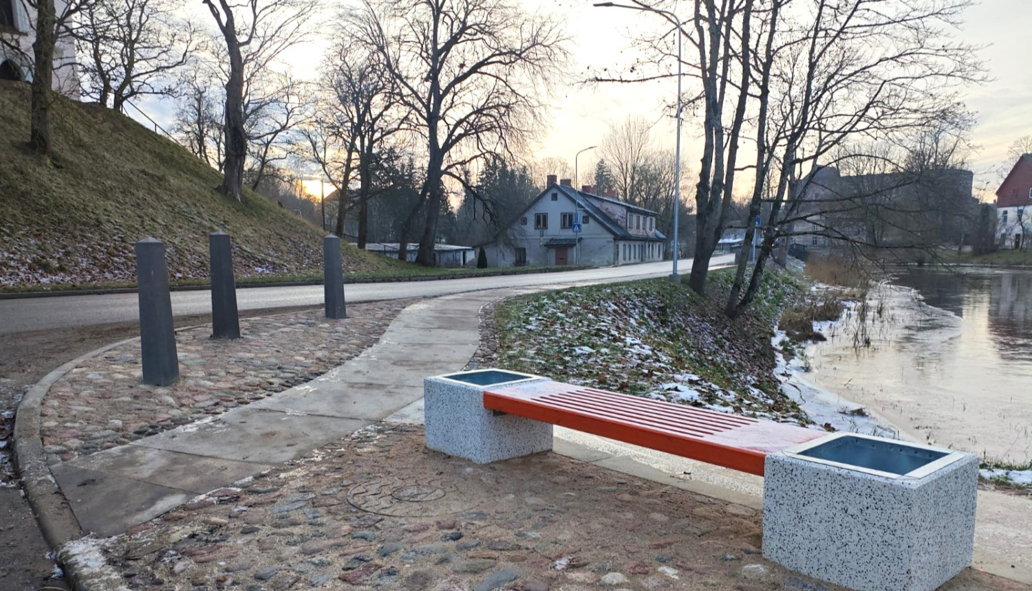 Aizputes gājēju ceļš