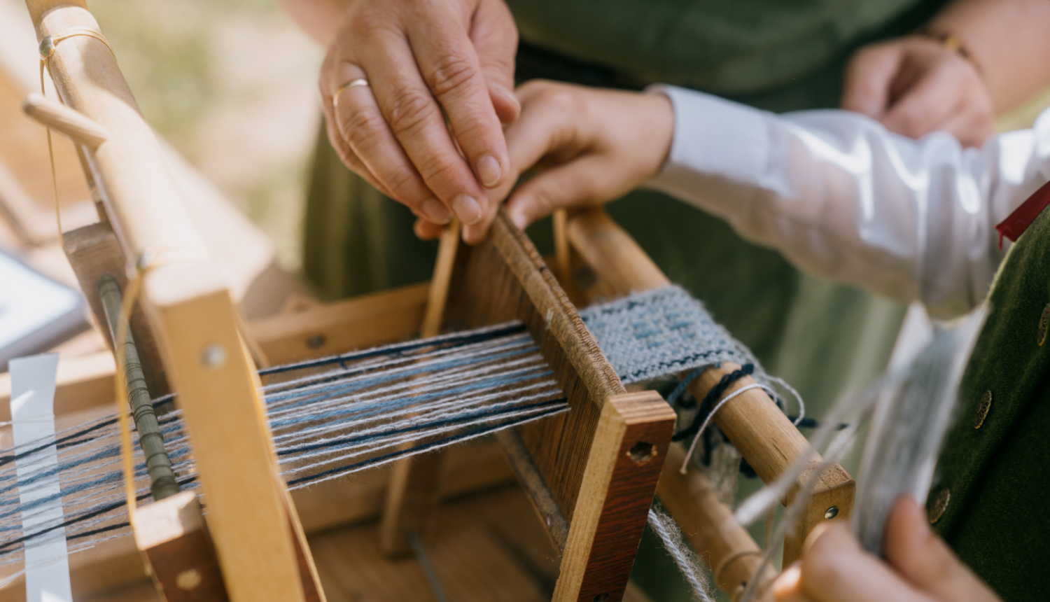 auž uz mazām stelēm