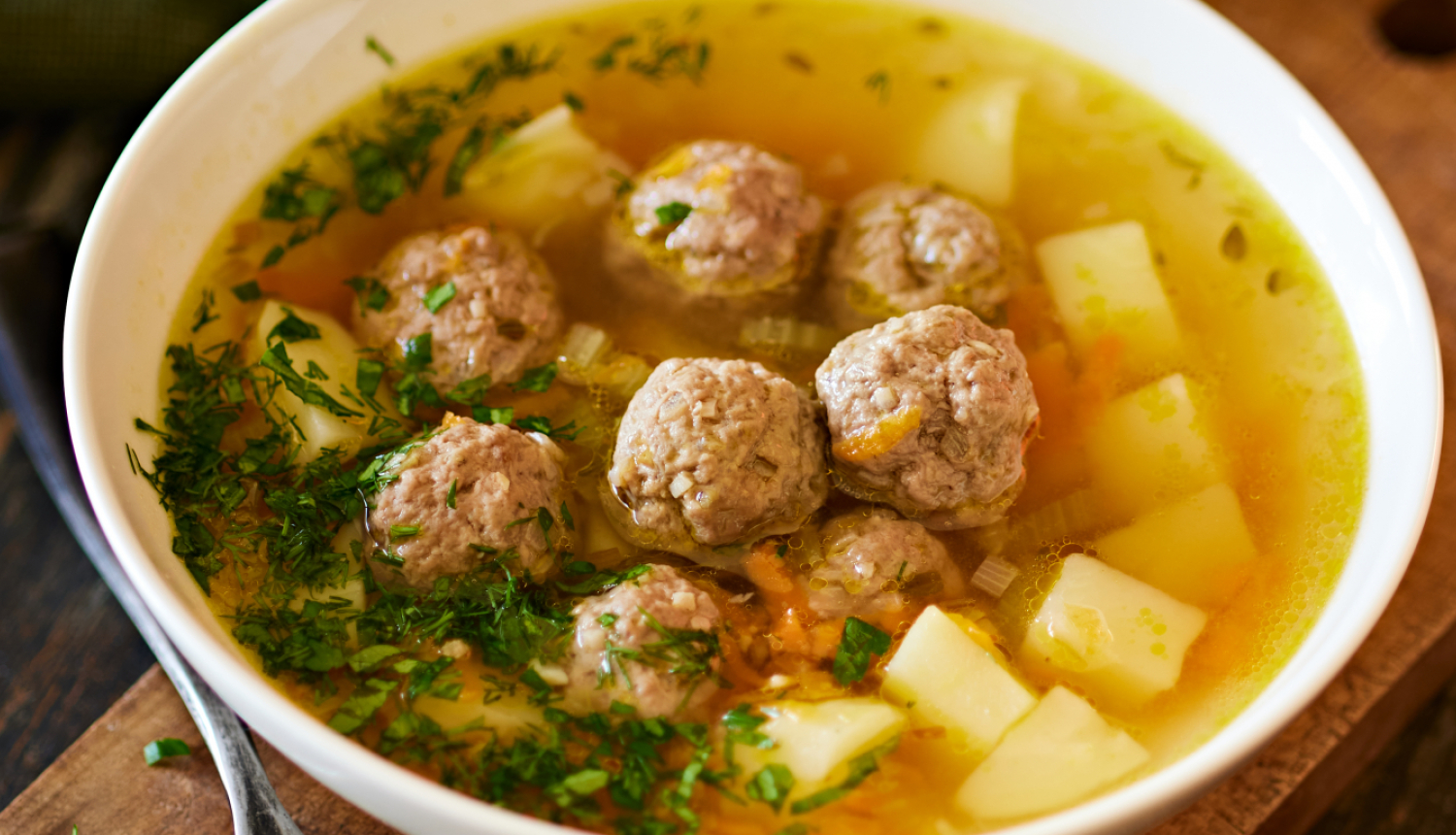 Frikadeļu zupa