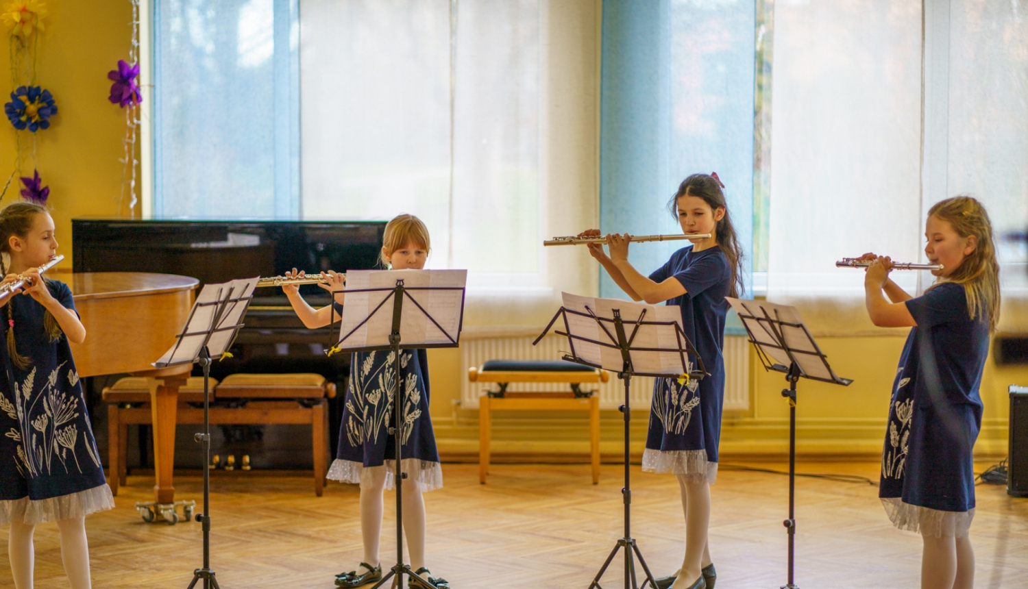 “Mazpilsētu un lauku mūzikas skolu audzēkņu klavieru duetu un mazo kameransambļu konkurss – festivāls” Nīcā